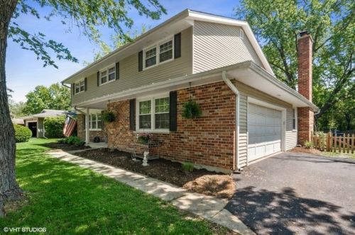 226 Tupelo Ave, Naperville, IL 60540-7929