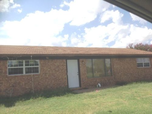 311 Fir Ave, Munday, TX 76371-3819