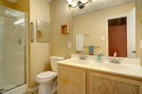 5232 Bedfordshire Dr, Fort Worth TX  76135-1437 exterior