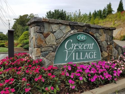 198 Kyles Way, Huntington CT  06484-6620 exterior