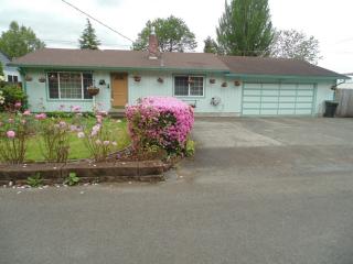 225 John St, Kelso, WA 98626-1862