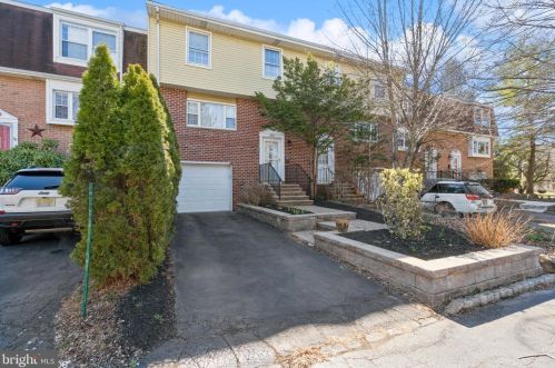 8 Trafalgar Ct, Trenton, NJ 08648-2011