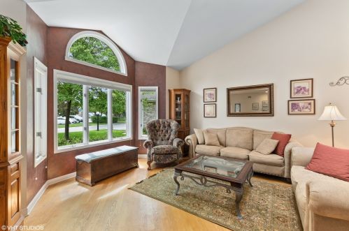 17 Lake Katherine Dr, Palos Heights, IL 60463-1028