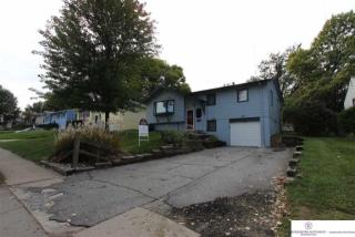 5422 69th St, Omaha, NE 68104-1507