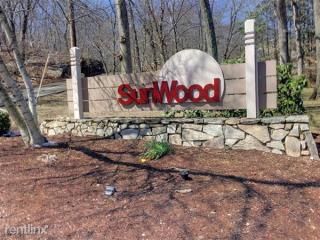 323 Pheasant Gln, Huntington CT  06484-3888 exterior
