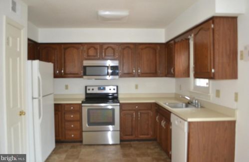 12617 Monarch Ct, Woodbridge VA  22192-5170 exterior