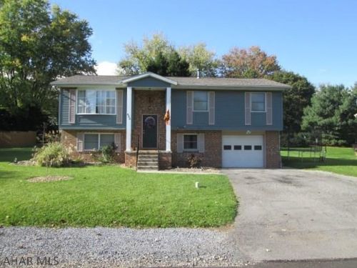 622 Claybrooke Dr, Altoona, PA 16602-2803