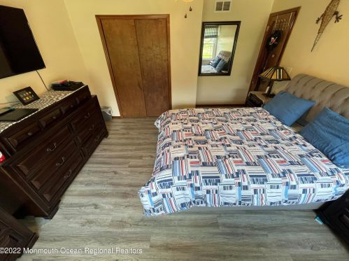 95 Oak Hill Rd, Middletown NJ 07748 exterior