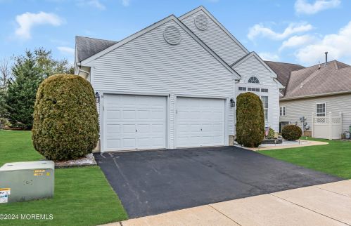 5 Valencia Dr, Lakehurst, NJ 08759-6192