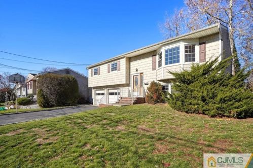 51 Jackson Ct, Perth Amboy, NJ 08863-1304