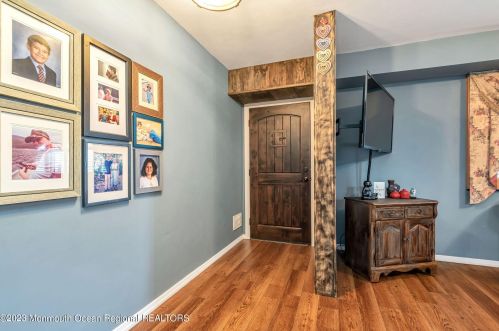 15 Galewood Dr, Hazlet, NJ 07730-1809