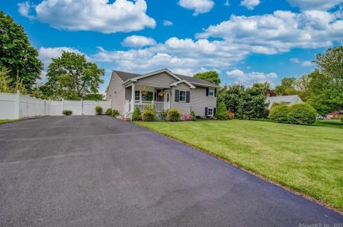 7 Carr St, Wallingford, CT 06492-3908