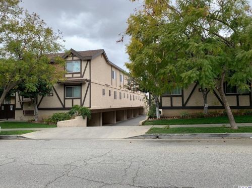 133 Carr Dr, Glendale, CA 91205-1581
