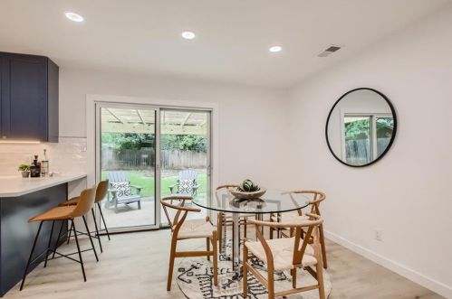 1704 Fair Oaks Dr, Austin TX  78745-2810 exterior