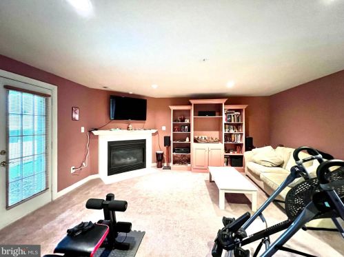 6 Chippewa Ct, Silver Spring MD 20906-6316 exterior