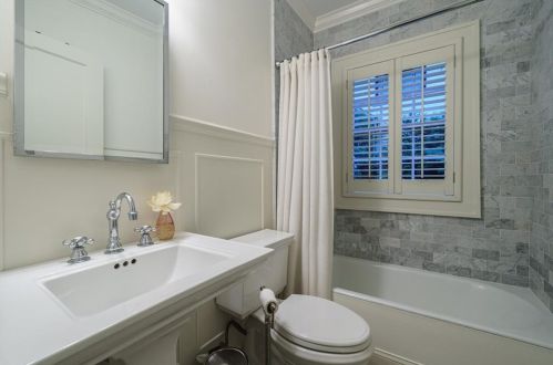 106 Huntington Rd, Atlanta GA  30309-1503 exterior