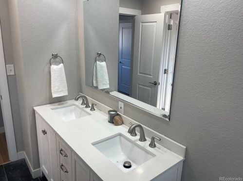 12444 13 Pl, Aurora CO 80011-7224 exterior