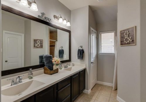 524 Crown Oaks Dr, Fort Worth TX  76131-4264 exterior