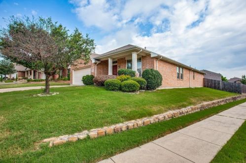 9800 Sterling Hill Dr, Fort Worth, TX 76108-4816