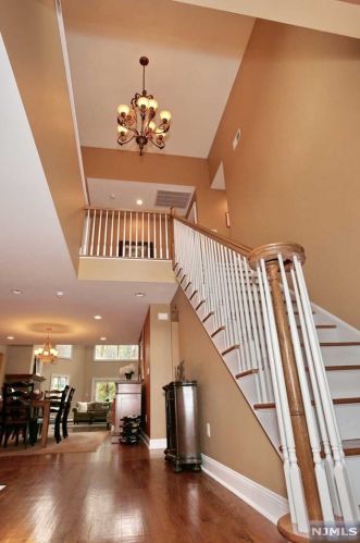 109 Forest Rd, Allendale, NJ 07401-1407