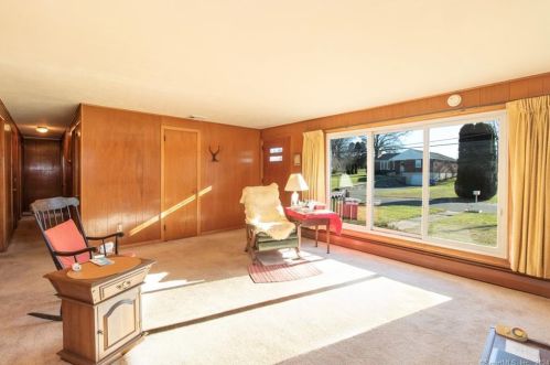 50 Plumb Rd, Middletown, CT 06457-1921