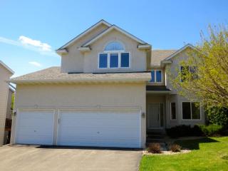 1492 Woodstone Cir, Saint Paul, MN 55122-1953