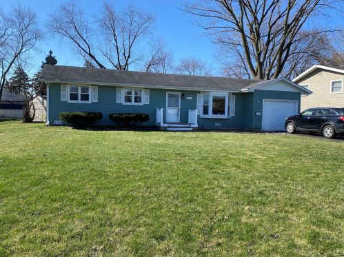 490 Inca Blvd, Carol Stream, IL 60188-1558