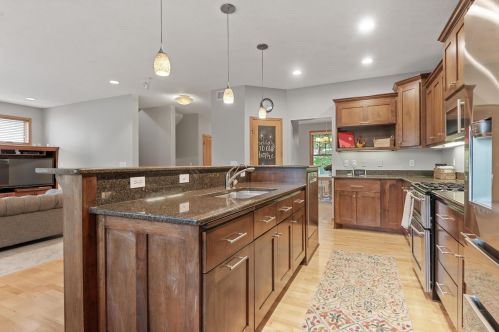 2332 Fieldstone Curv, Saint Paul MN  55129-6218 exterior