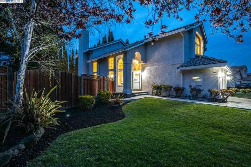 4814 Rhonda Ln, Livermore, CA 94550-8519