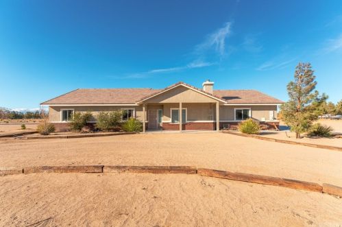 8707 Avenue, Lancaster, CA 93536-8784