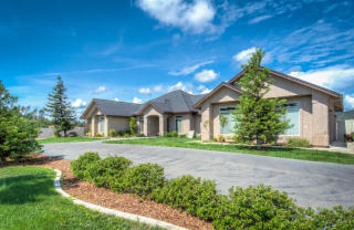 14370 Seabiscuit Ct, Redding, CA 96003-9407