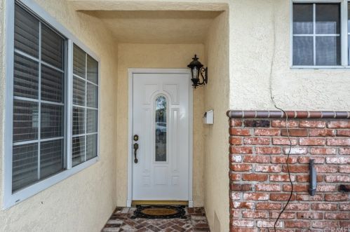 2421 Glenoaks Ave, Anaheim, CA 92801-3226