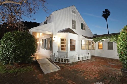 2473 Bywood Dr, Glendale CA  91206-4725 exterior