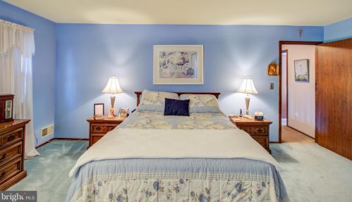 11 Cavalier Dr, Trenton NJ  08619-1357 exterior