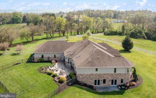 253 Bonnybrook Rd, Carlisle PA 17013-4214 exterior