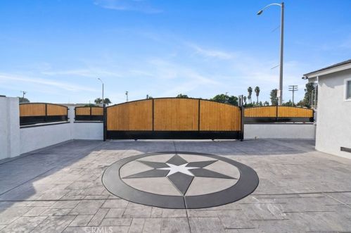 300 Brookhurst St, Anaheim CA  92801-5608 exterior