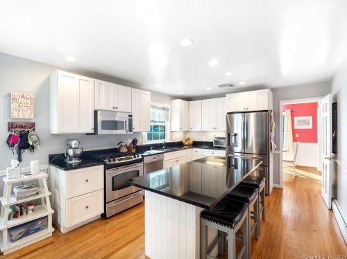 10 Clifford St, Norwalk, CT 06853-1044
