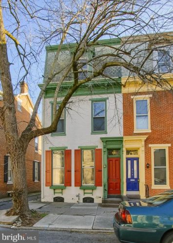 811 Green St, Harrisburg, PA 17102-3021
