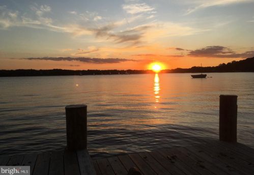 16 Severn Riv Rd, Severna Park MD 21146-4659 exterior