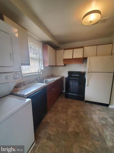 19 Florence Tollgate Pl, Florence NJ  08518-3104 exterior