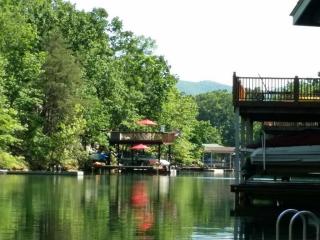 117 Mountwood Dr, Huddleston, VA 24104-3339