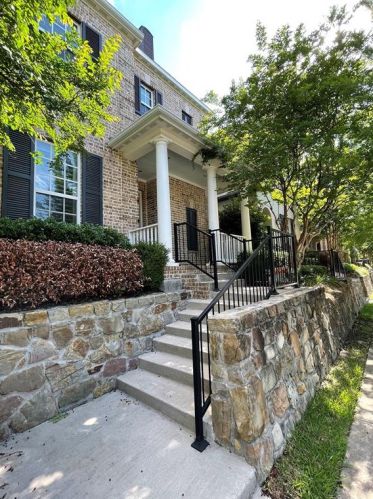 2248 Longwood Dr, Carrollton TX  75010-4912 exterior