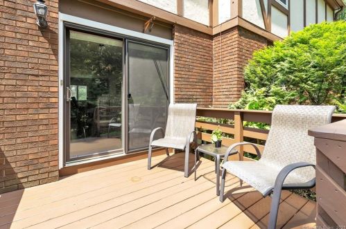 6 Derbyshire, Derby CT  06418-2234 exterior