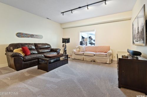 7994 Springshire Dr, Park City UT 84098-5396 exterior