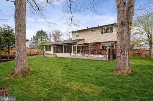 8811 Kenilworth Dr, Springfield VA  22151-1103 exterior