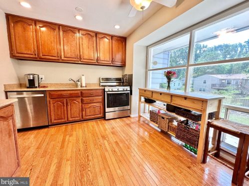 8211 Blairton Rd, Springfield VA  22152-1805 exterior