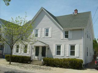 69 Regent Ave, Providence, RI 02908-5506