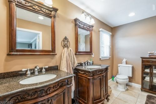 19 Cottonwood Dr, Dover NJ  07869-4707 exterior