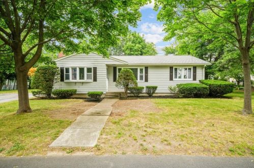 77 Kentucky Ave, Warwick, RI 02888-5807
