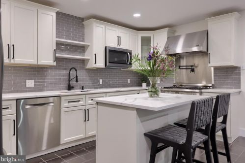 18 Walnut St, Lancaster PA  17602-4924 exterior